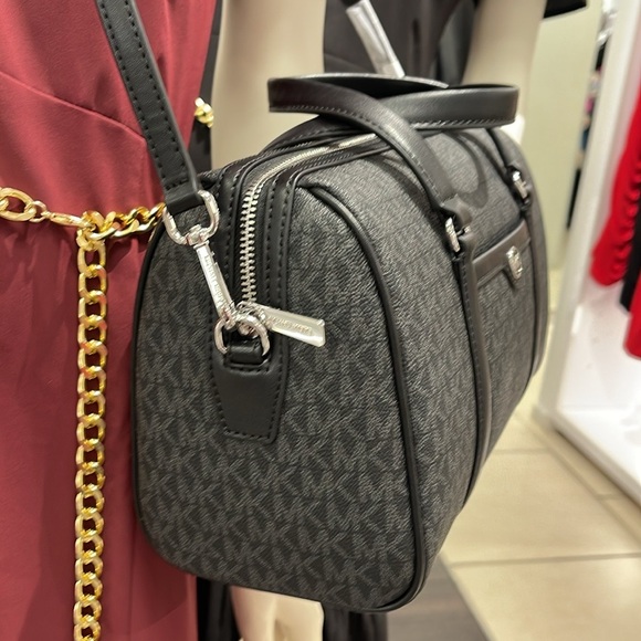 MICHAEL KORS JST TRAVEL MEDIUM DUFFLE SATCHEL SHOULDER CROSSBODY BAG MK BLACK - Picture 11 of 16